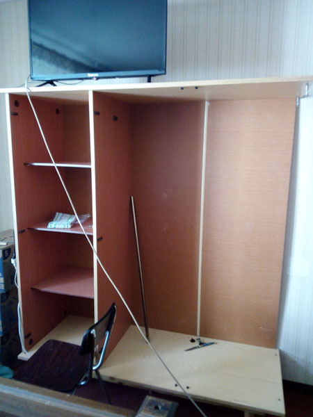 armoire redémontée